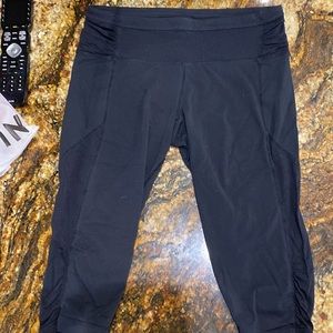Lululemon black capri leggings